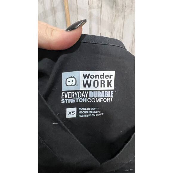 Wonder Work Unisex XS Black V-Neck Scrub‎ Top South Carolina Gamecocks - Picture 4 of 4